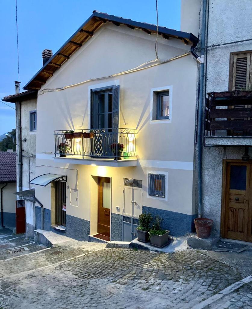 Villa Piccola Dimora Accogliente E Molto Panoramica à Tagliacozzo Extérieur photo